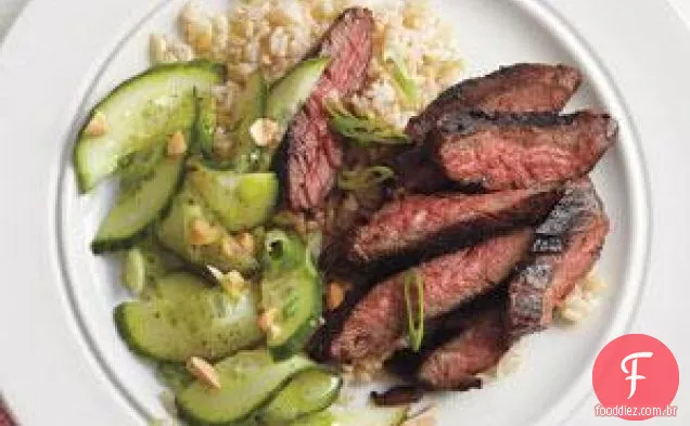 Bife De Saia Hoisin Picante Com Salada De Pepino