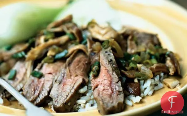 Bife de flanco com molho de cogumelos Shiitake