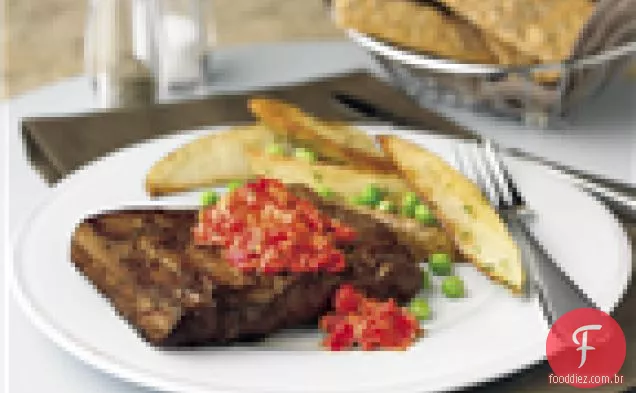 Bifes em forma de panela com molho Romesco