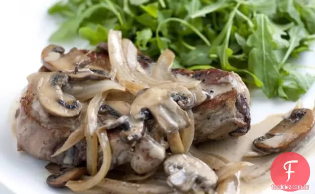 Costeleta De Porco Com Molho De Vinho Branco