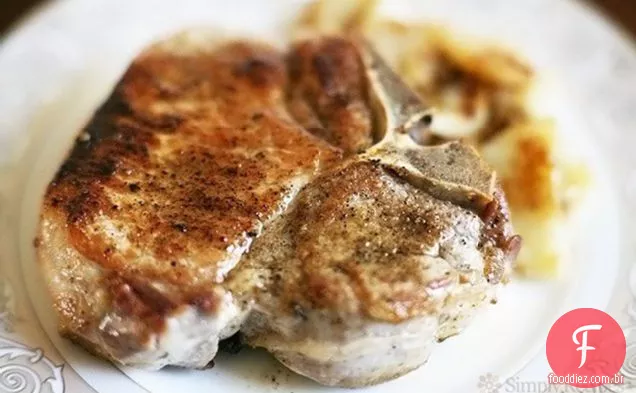 Costeletas de porco perfeitas da mãe