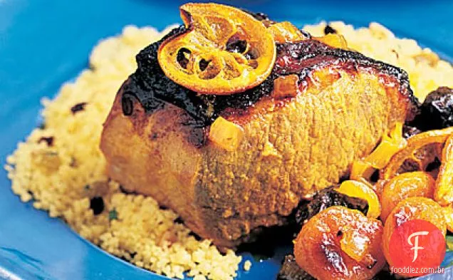 Lombo de porco marroquino com frutas secas e limões