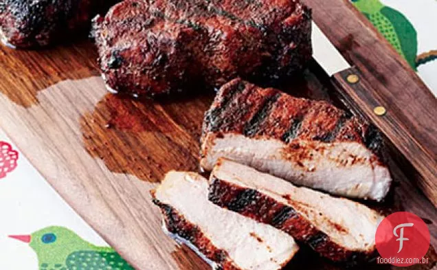 Costeletas de porco esfregadas com cacau e Chile