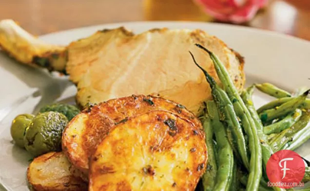 Mini Rack de porco com batatas assadas e feijão verde