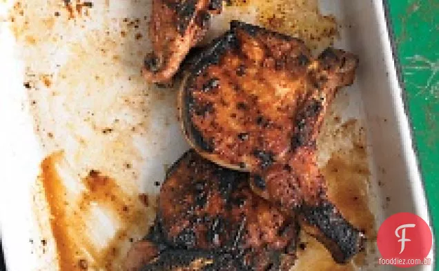 Costeletas De Porco Grelhadas Com Pasta De Especiarias