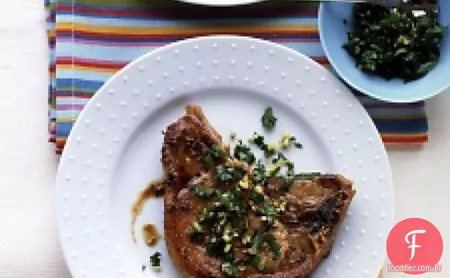 Costeletas de porco limão-salsa
