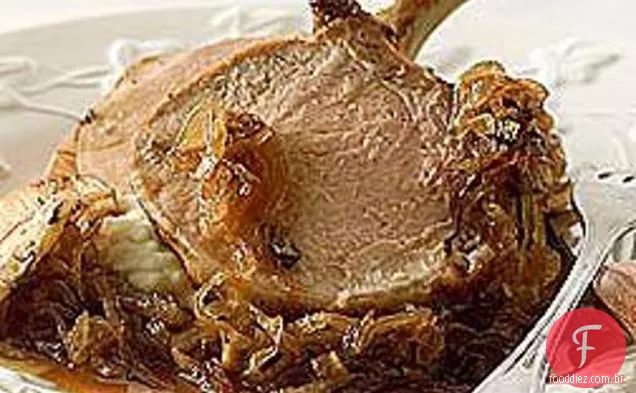 Costeleta De Porco Com Cebola De Bordo Caramelizada