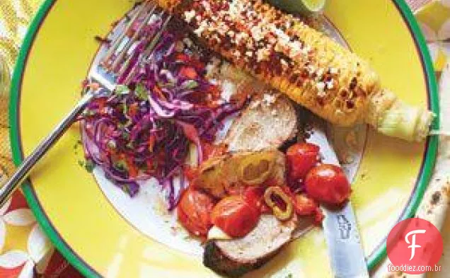Carne de porco grelhada com molho de tomate
