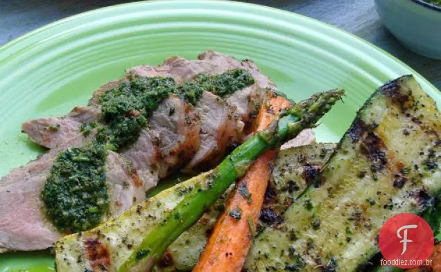 Lombo De Porco Grelhado Com Chimichurri E Vegetais De Verão
