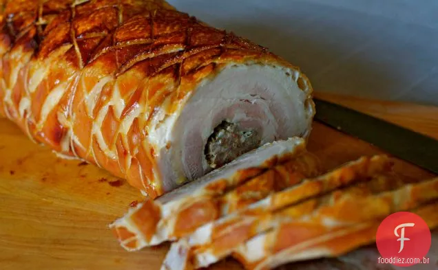 Porchetta recheada com salsicha italiana