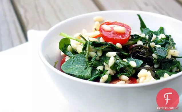 Rúcula Com Orzo E Tomates De Jardim