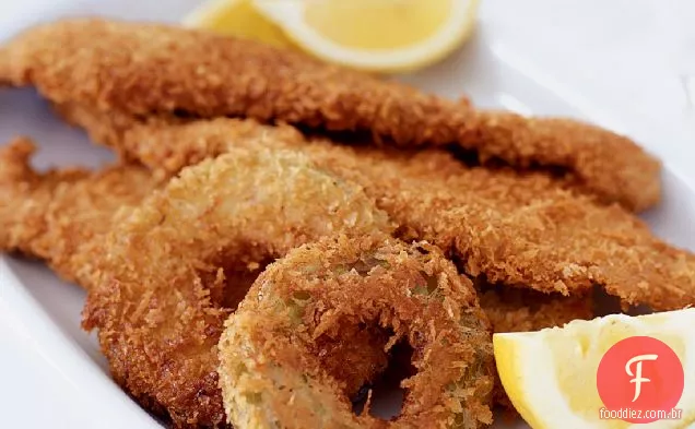 Lombo de porco crocante com anéis de maçã fritos