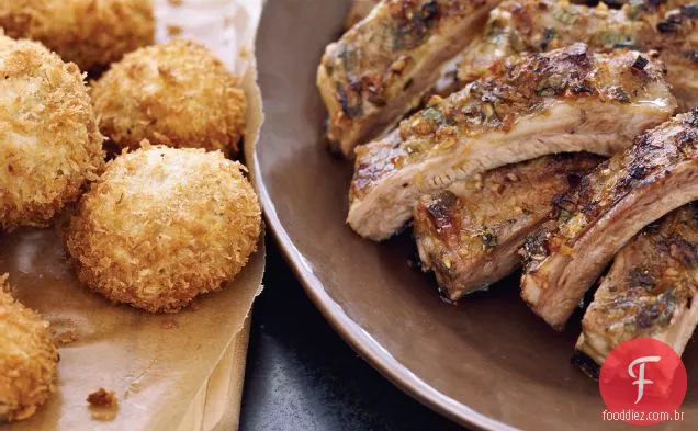 Asiático Bebê volta costelas com panko-Crusted cogumelos