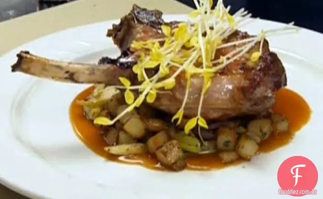 Costeletas de porco salgadas com Hash de maçã
