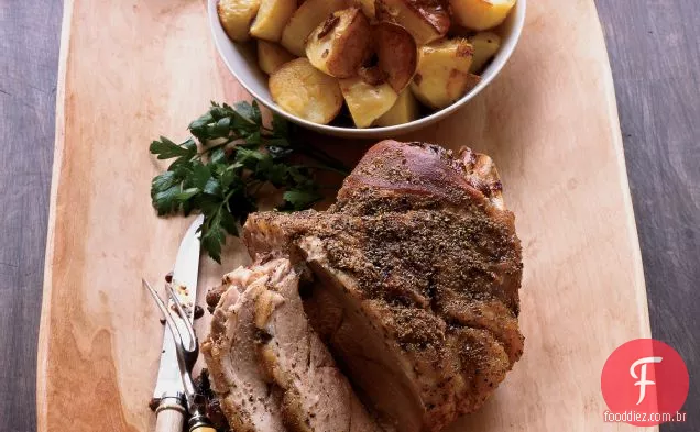 Ombro de porco assado com Erva-doce e batatas