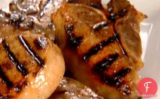 Costeletas de porco grelhadas com esmalte laranja