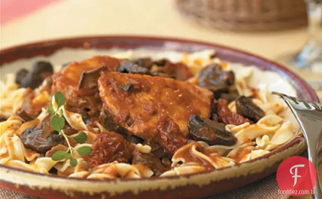 Assado de porco com ragu de três cogumelos