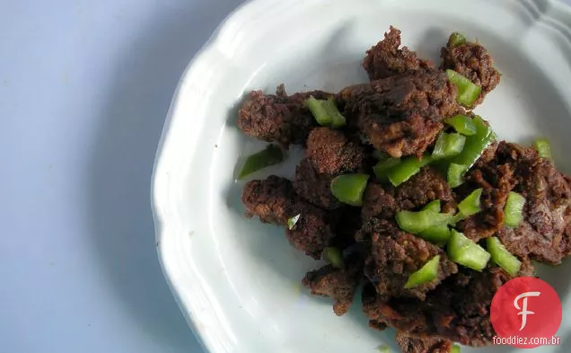 Fígados De Frango Frito Com Pimentões Do Novo México