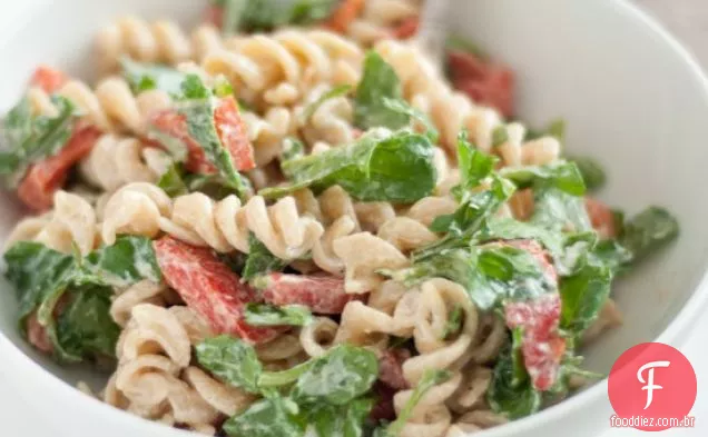 Salada De Macarrão Com Rúcula E Queijo De Cabra