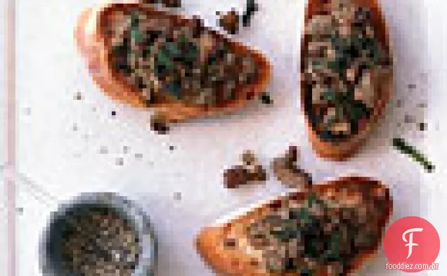 Fígado de galinha e sálvia Crostini