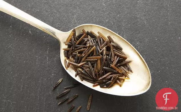 Peru selvagem com arroz selvagem e recheio de cereja
