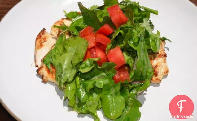 Paillard De Frango Grelhado Com Rúcula E Vinagrete De Limão