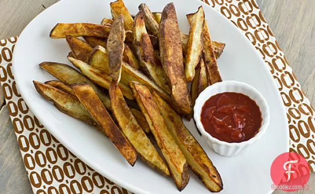 Garlicky Forno Batatas Fritas Com Harissa Ketchup