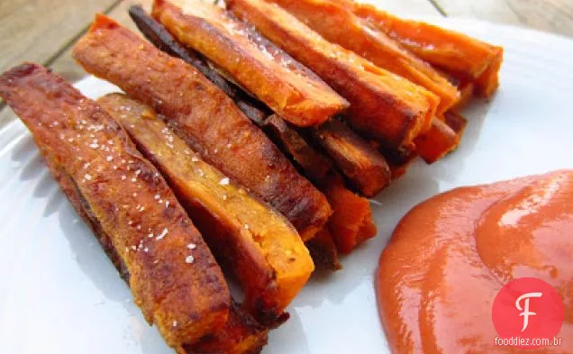 Batatas Fritas Assadas Com Ketchup Picante
