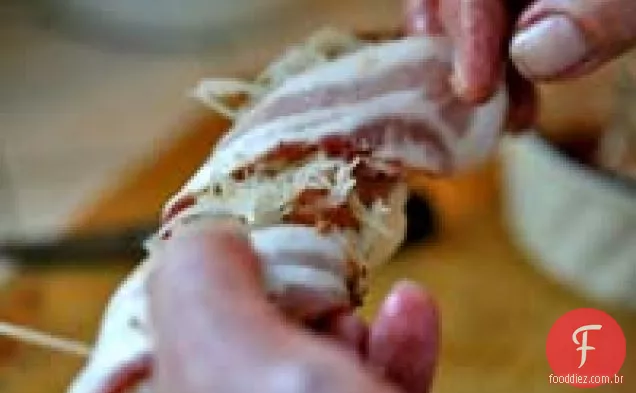 Cachorros-quentes recheados com Bacon grelhado
