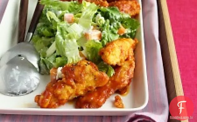 Tiras De Frango De Búfalo Com Salada De Queijo Azul