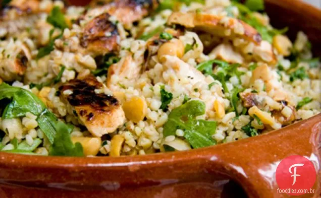 Rúcula De Frango Com Trigo Mourisco E Salada De Salsa