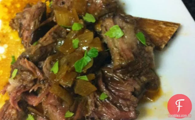 Costelas curtas cozidas lentamente