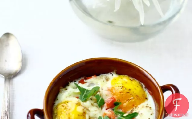 Ovos Assados Com Salmão Defumado, Rúcula E Manchego