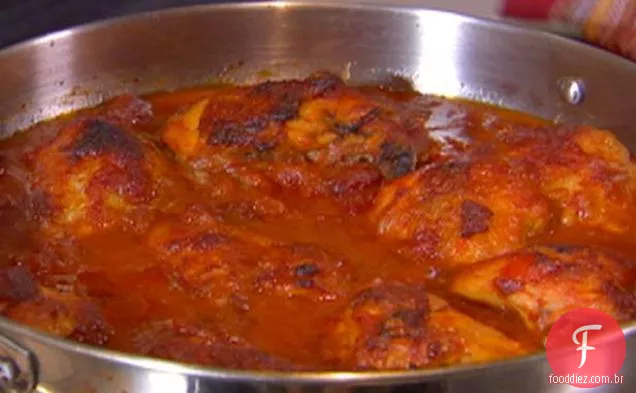Frango cozido em molho para churrasco