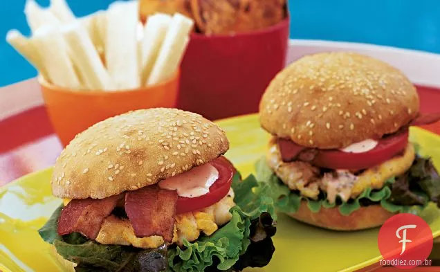Hambúrgueres de Vieira e Bacon de milho com maionese picante