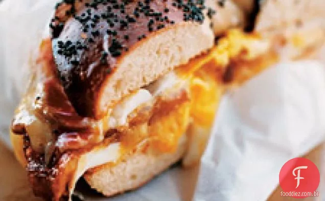 Sanduíche de Bacon, ovo e queijo, estilo delicatessen da cidade de Nova York
