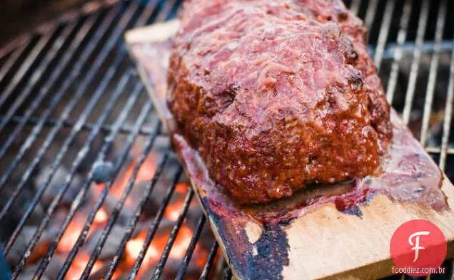 Bolo De Carne Com Tábuas E Grelhado