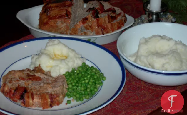 Pão de carne à moda antiga com purê de batatas