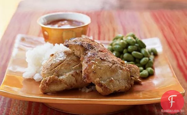 Frango grelhado com molho de molho de churrasco Sriracha