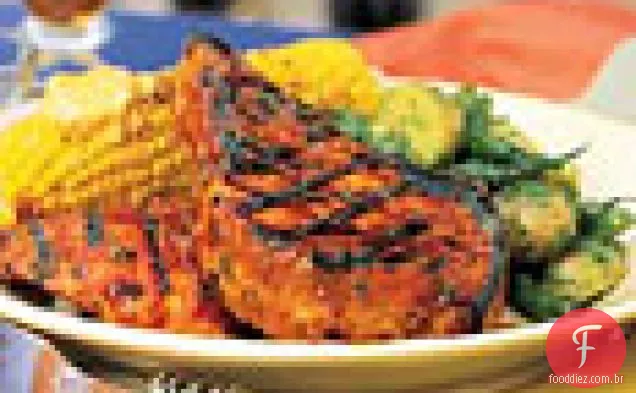 Frango grelhado e carne de porco com esmalte laranja-cominho