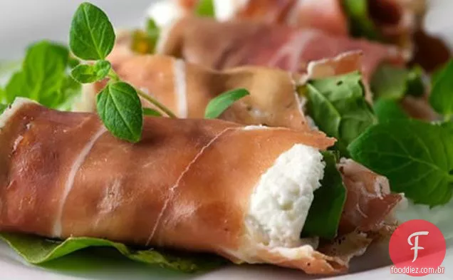 Prosciutto Rola Com Queijo De Cabra, Rúcula E Propagação De Figo