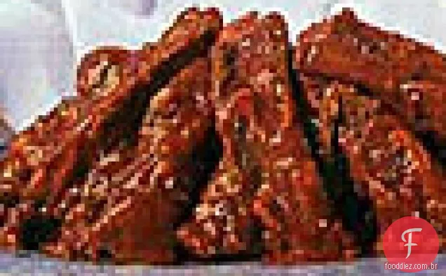 Costelas grelhadas com molho de churrasco doce e pegajoso