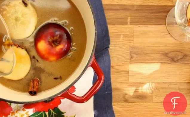 Rum Com Manteiga Quente E Cidra