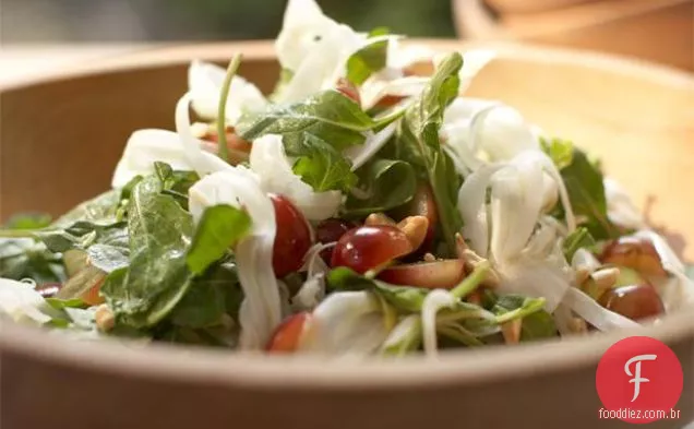 Rúcula, Erva-Doce E Salada De Uva Com Castanha De Caju