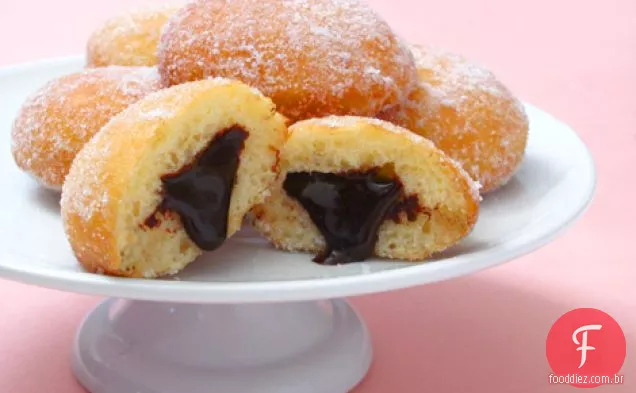 Donuts Cheios De Chocolate E Cerveja