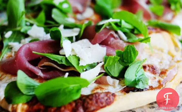 Fig-prosciutto Pizza com rúcula