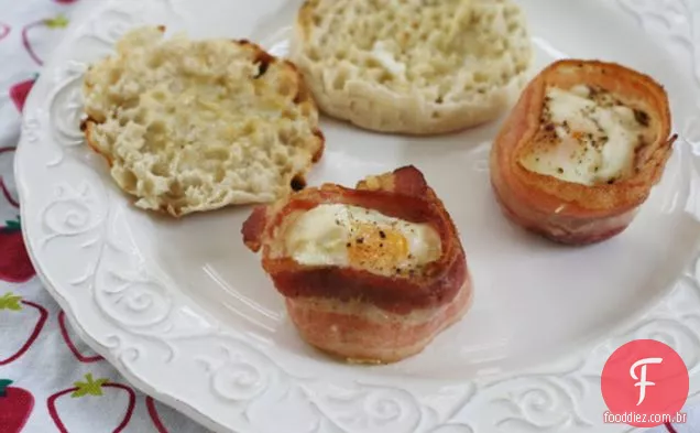 Cozido Lado Ensolarado Até Ovos E Bacon