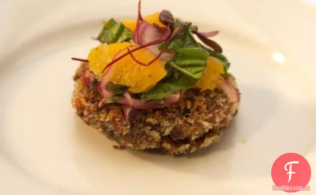Bolo de Bacon com salada Cítrica