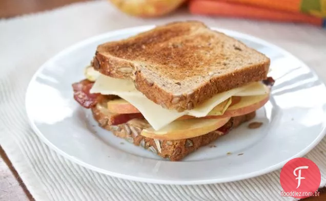 Bacon, Maçã E Suíço Em Trigo Integral