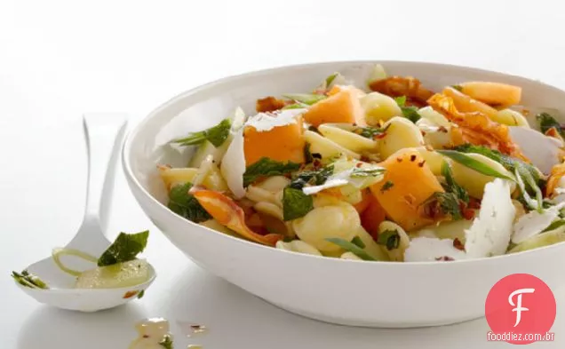 Salada De Macarrão Com Melão, Pancetta E Ricota Salata